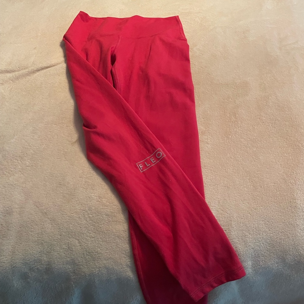 Fleo medium, lightly used leggings.
